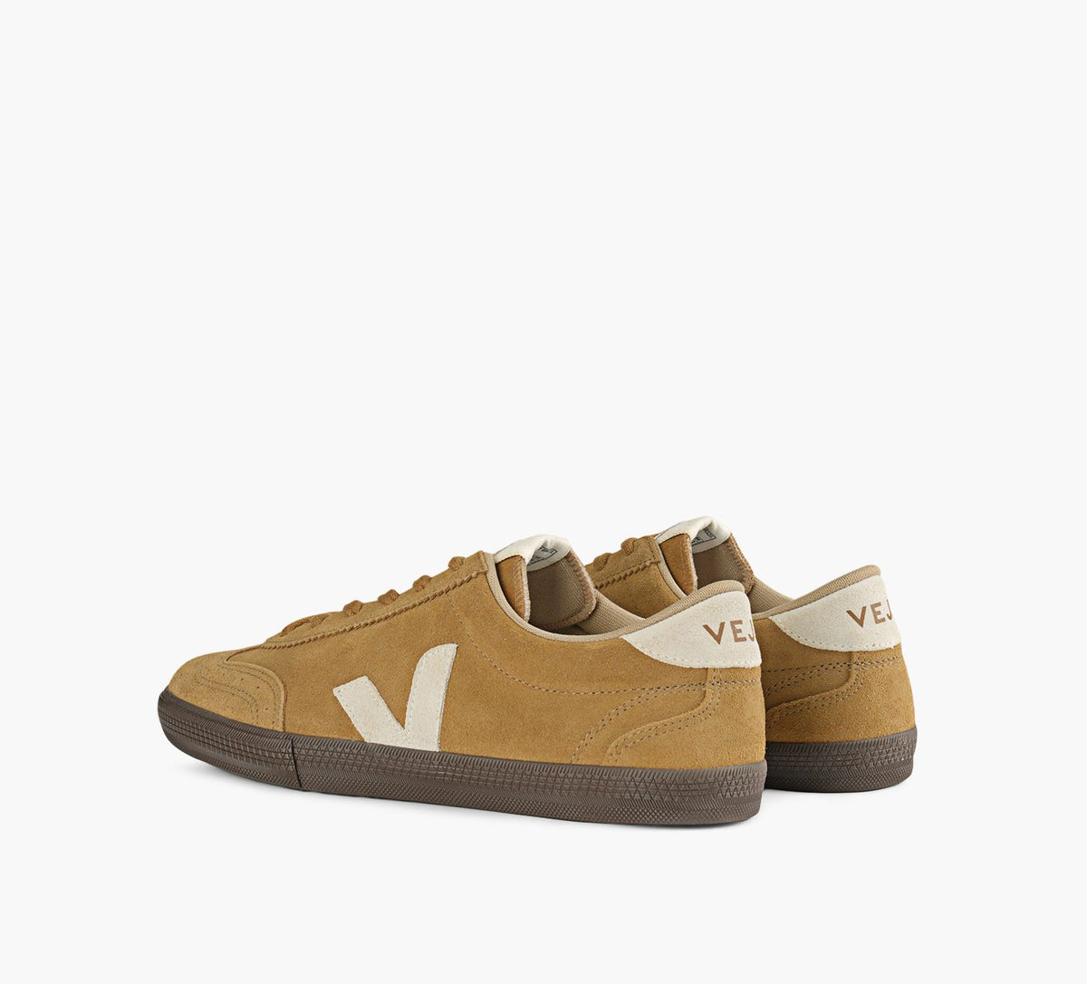 VEJA VOLLEY in TAN view 3