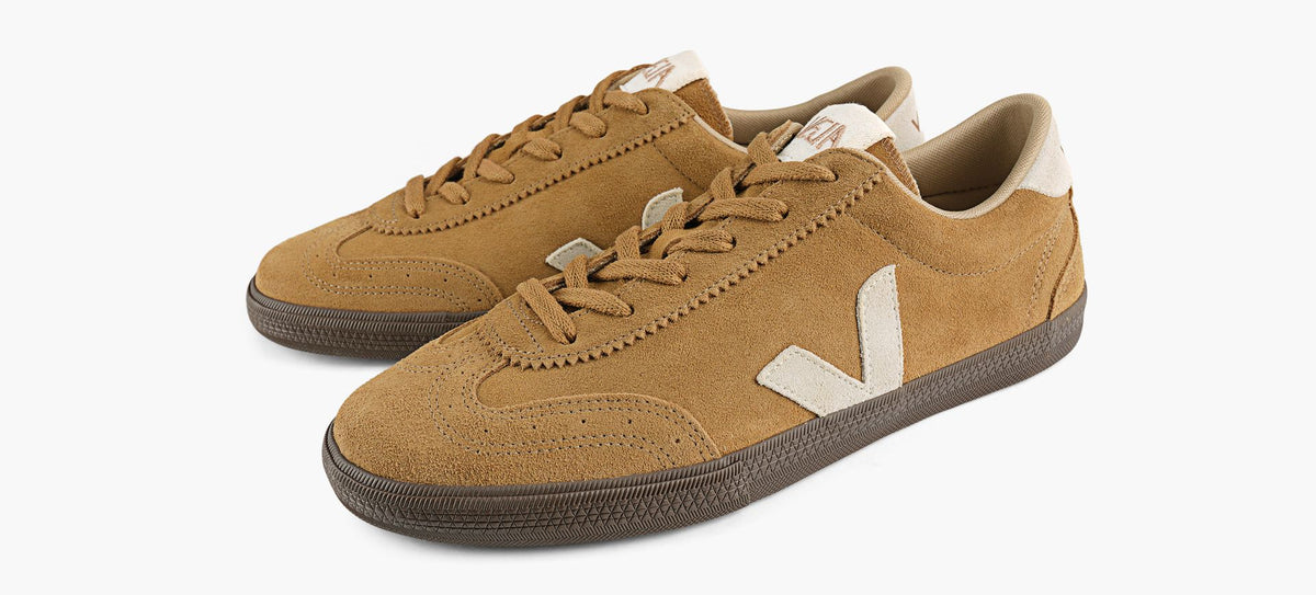 VEJA VOLLEY in TAN view 4