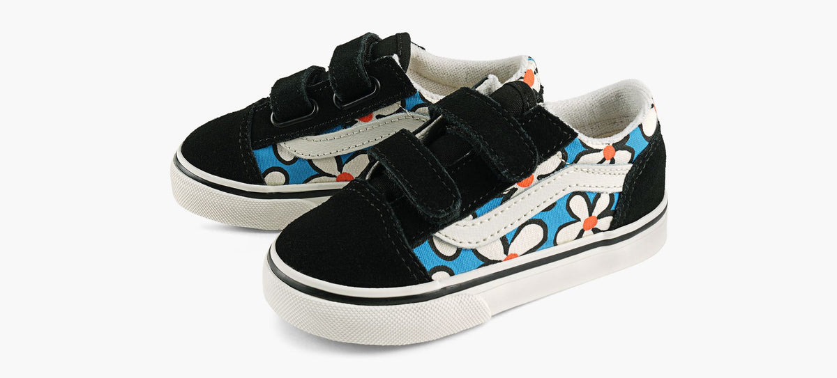 VANS OLDSKOOLV in BLACK view 4