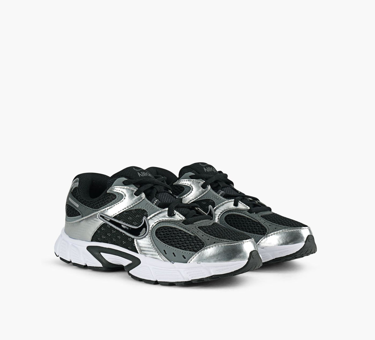 NIKE V5RUNNER in BLACK view 2