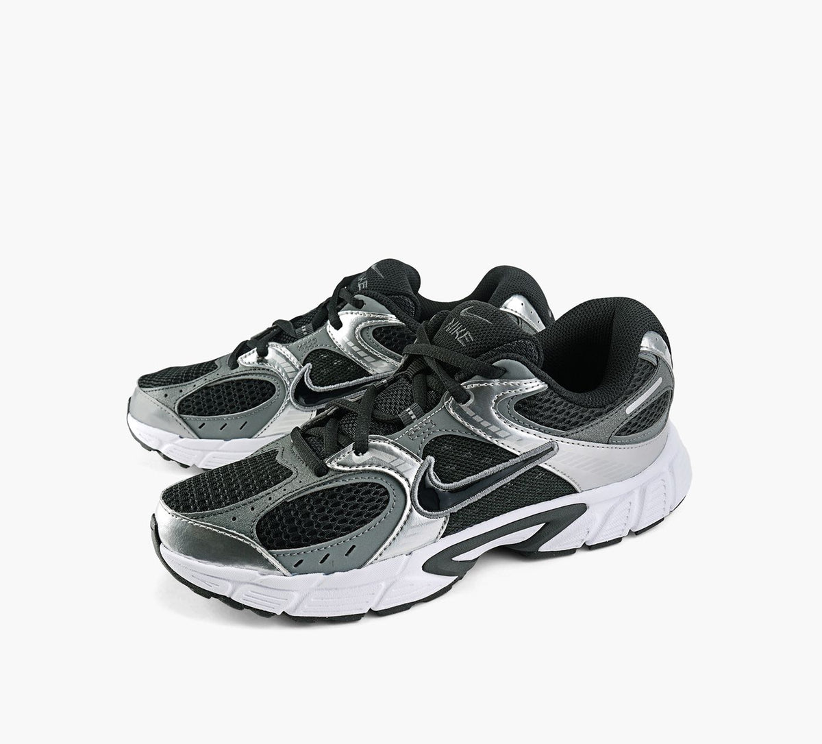 NIKE V5RUNNER in BLACK view 4