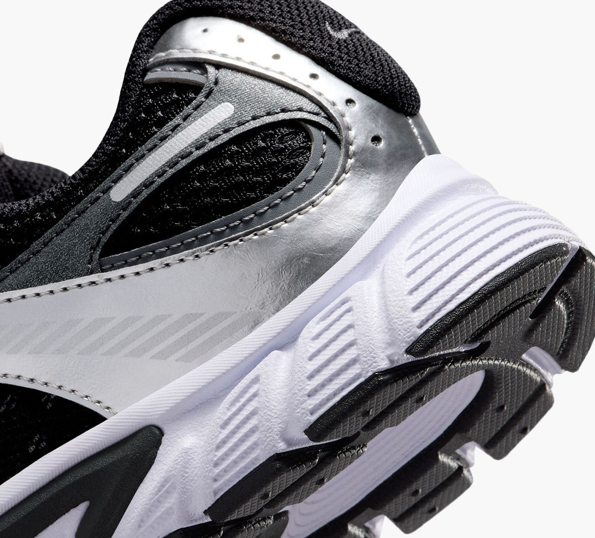NIKE V5RUNNER in BLACK view 7