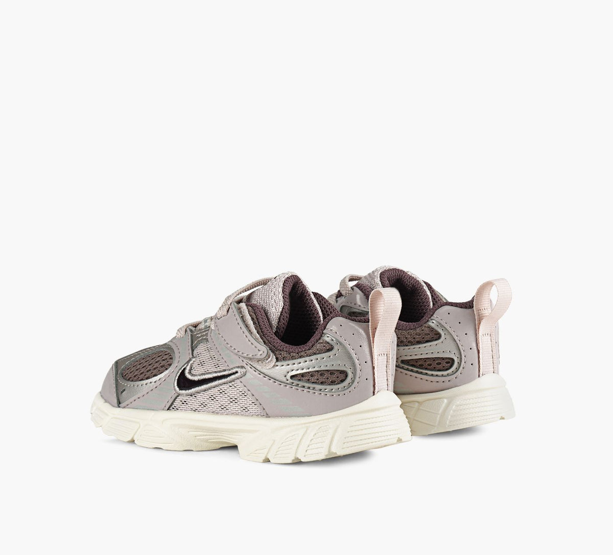 NIKE V5RUNNER in TAUPE view 3