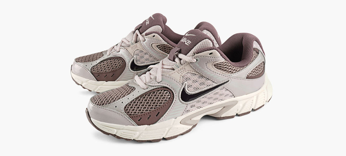 NIKE V5RUNNER in TAUPE view 4