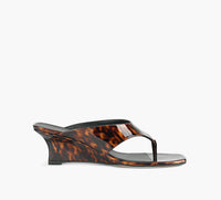 STUART WEITZMAN VINNIEWEDGETHONG in TAN