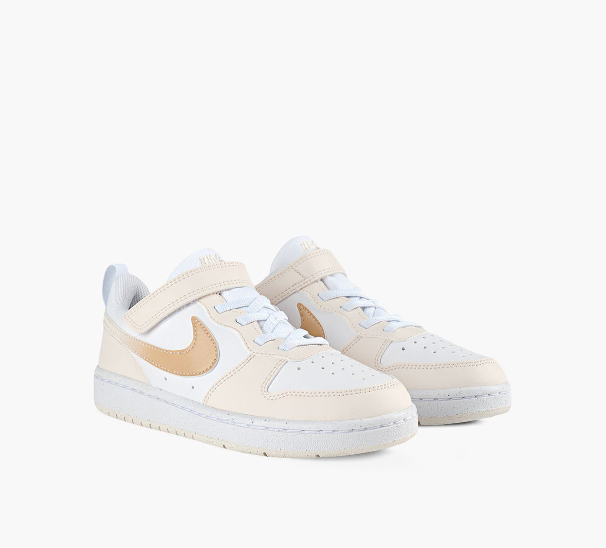 NIKE BASKETCOURTBOROUGHLOWBBALL en BLANC vue 2