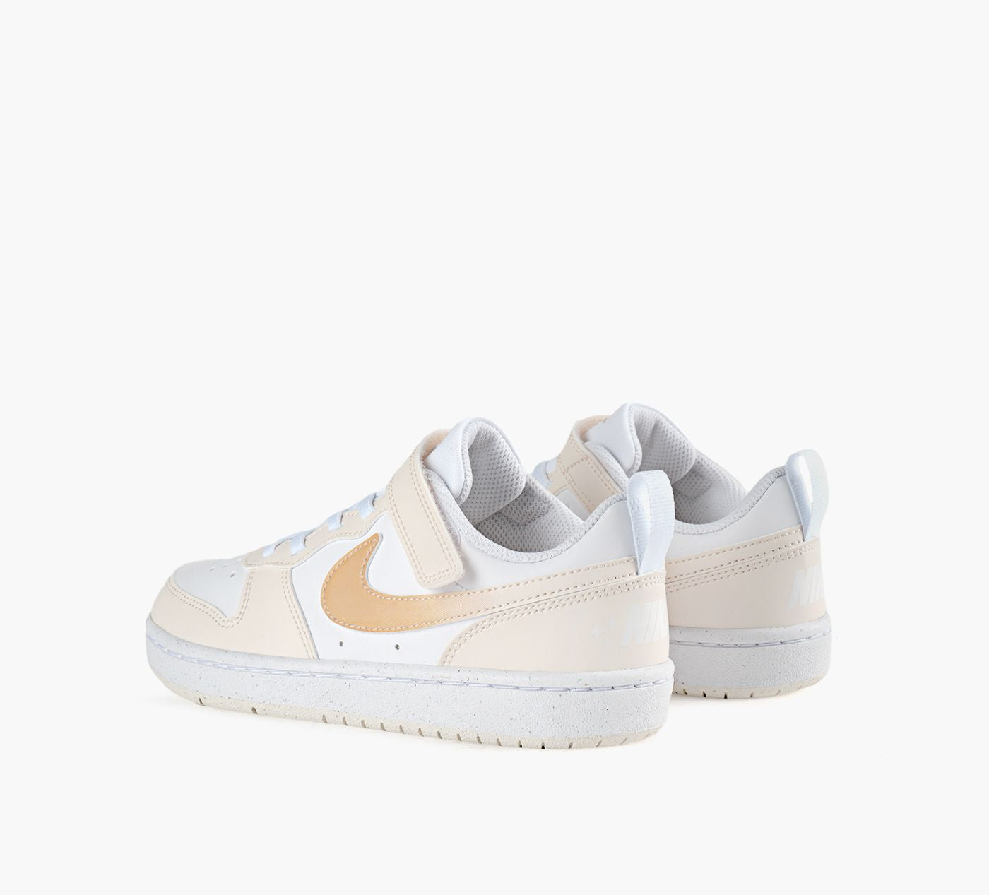 NIKE BASKETCOURTBOROUGHLOWBBALL en BLANC vue 3