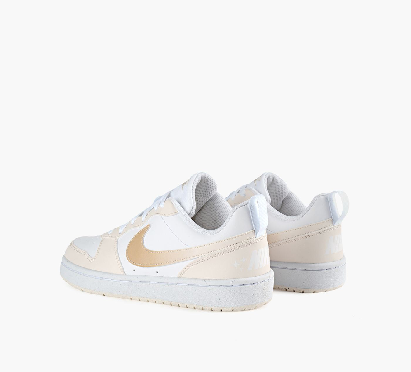 NIKE BASKETCOURTBOROUGHLOWBBALL en BLANC vue 3