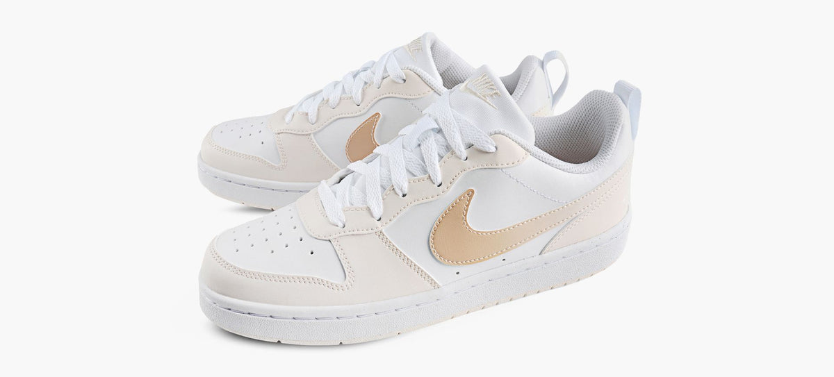 NIKE BASKETCOURTBOROUGHLOWBBALL en BLANC vue 4