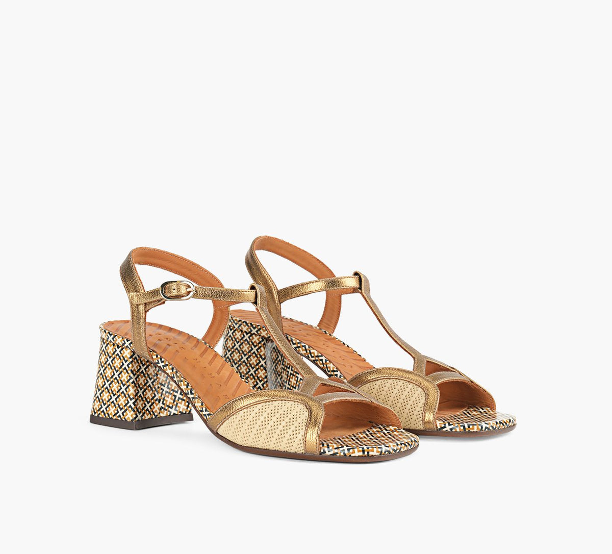 CHIE MIHARA LIPIKA en OR vue 2