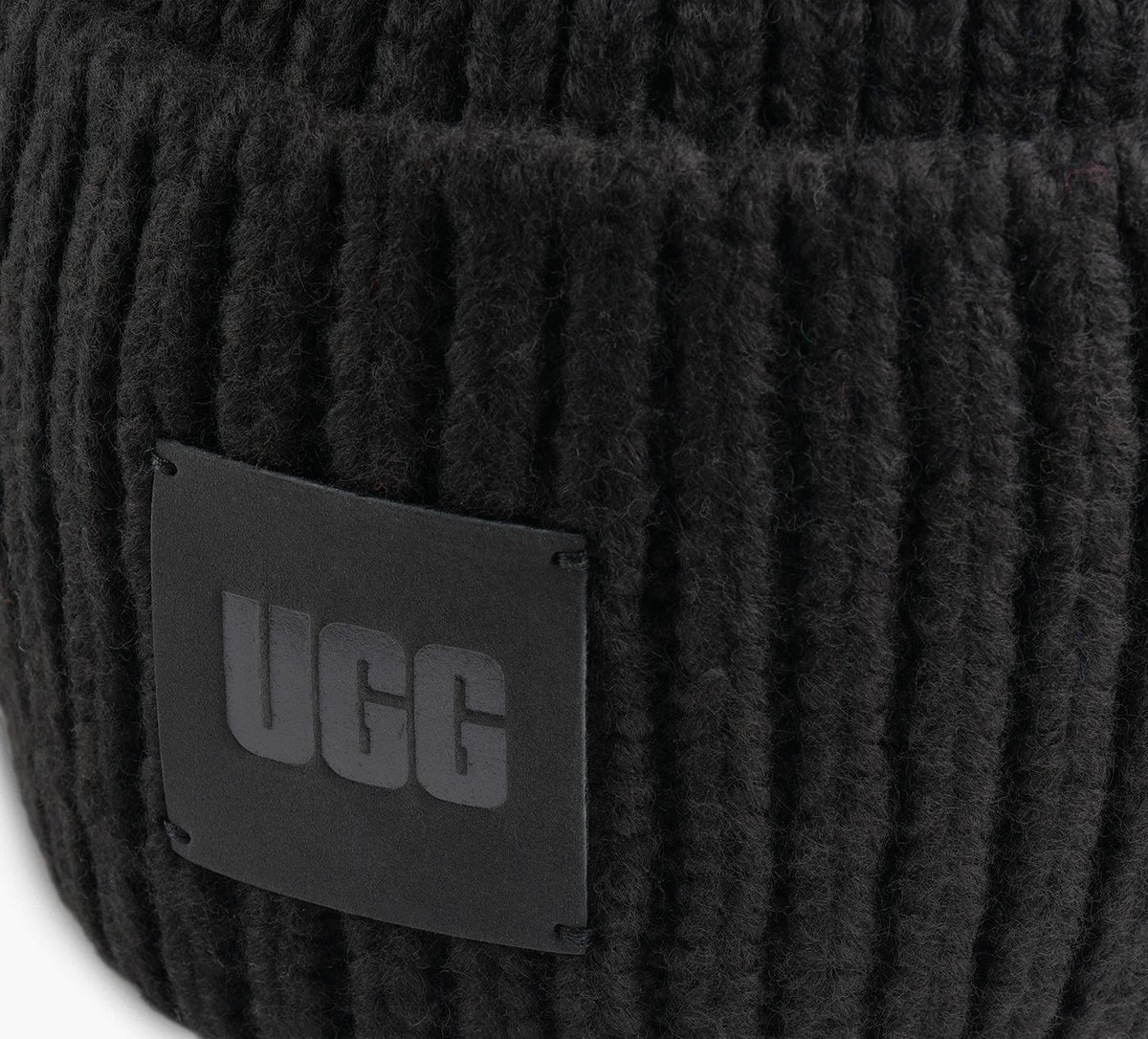 UGG CHUNKYRIBBEANIE in BLACK view 2