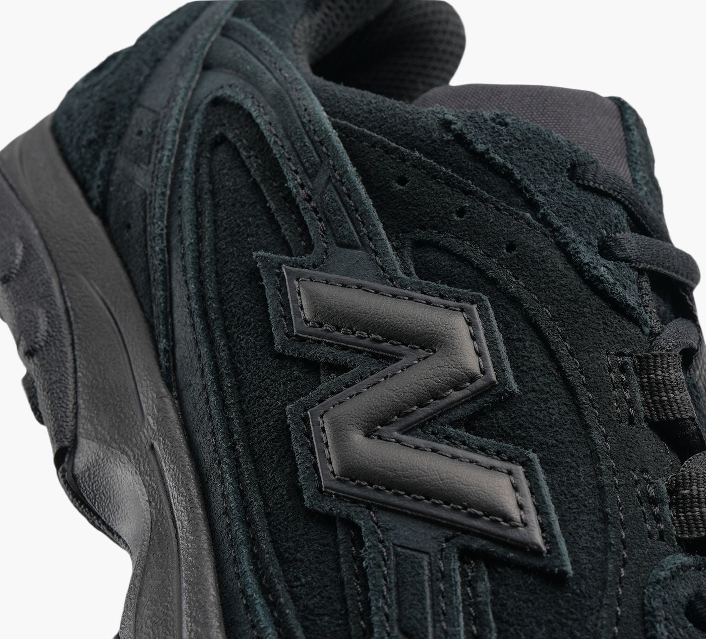 NEW BALANCE 204L in BLACK view 1b