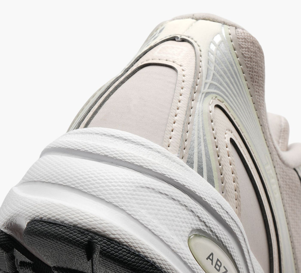 NEW BALANCE 740 in TAUPE view 7
