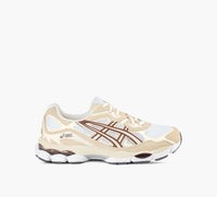 ASICS GELNYC en TAUPE