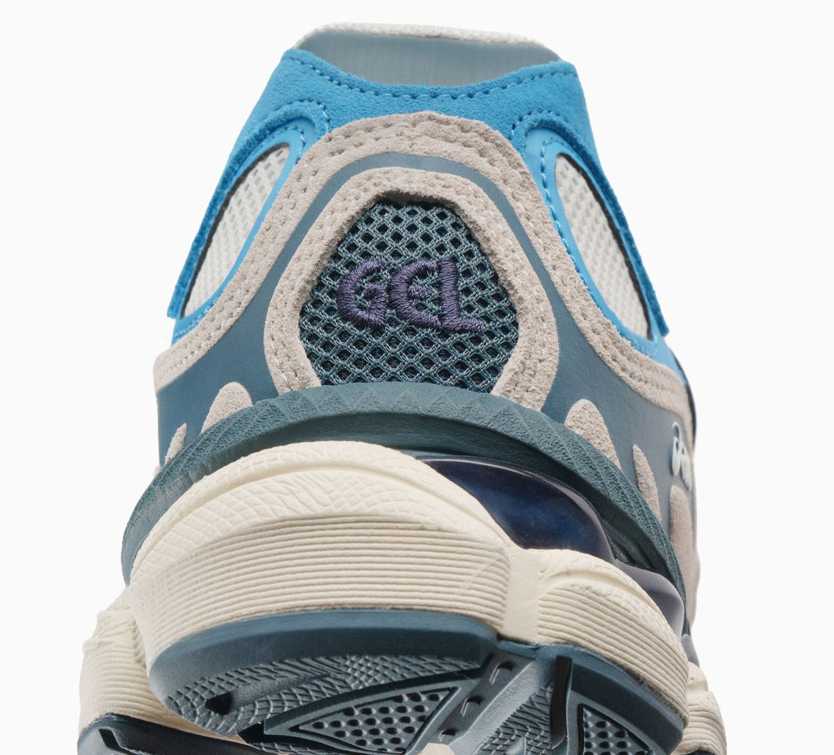 ASICS GELNYC en BEIGE vue 7