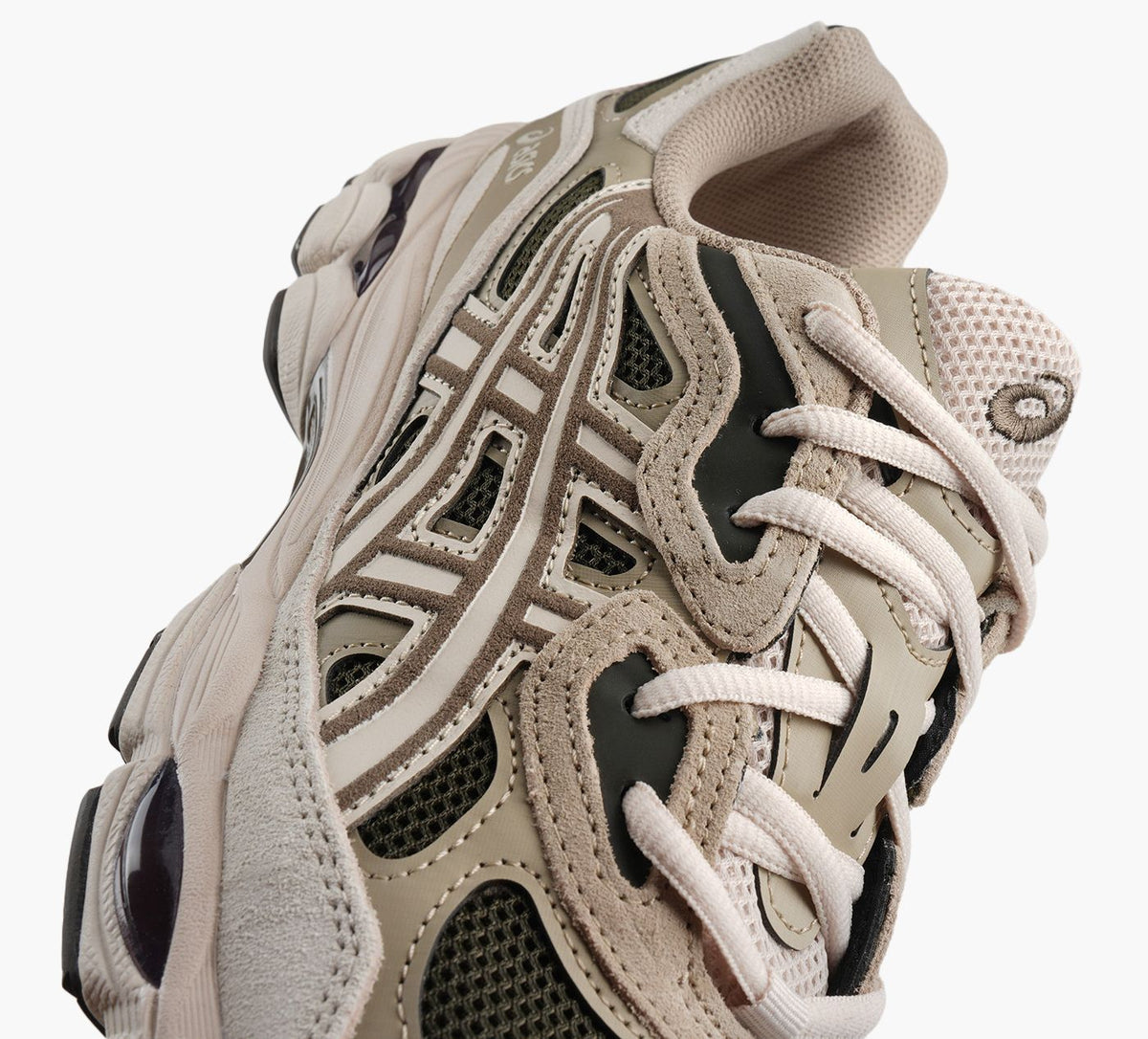 ASICS GELNYC in TAUPE view 7