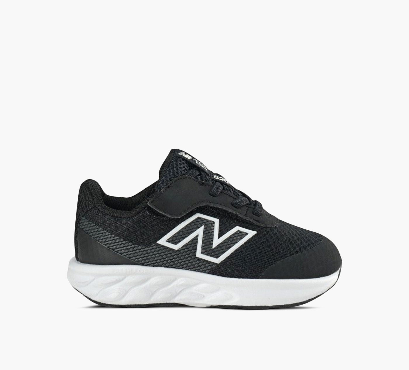 NEW BALANCE 520 in BLACK