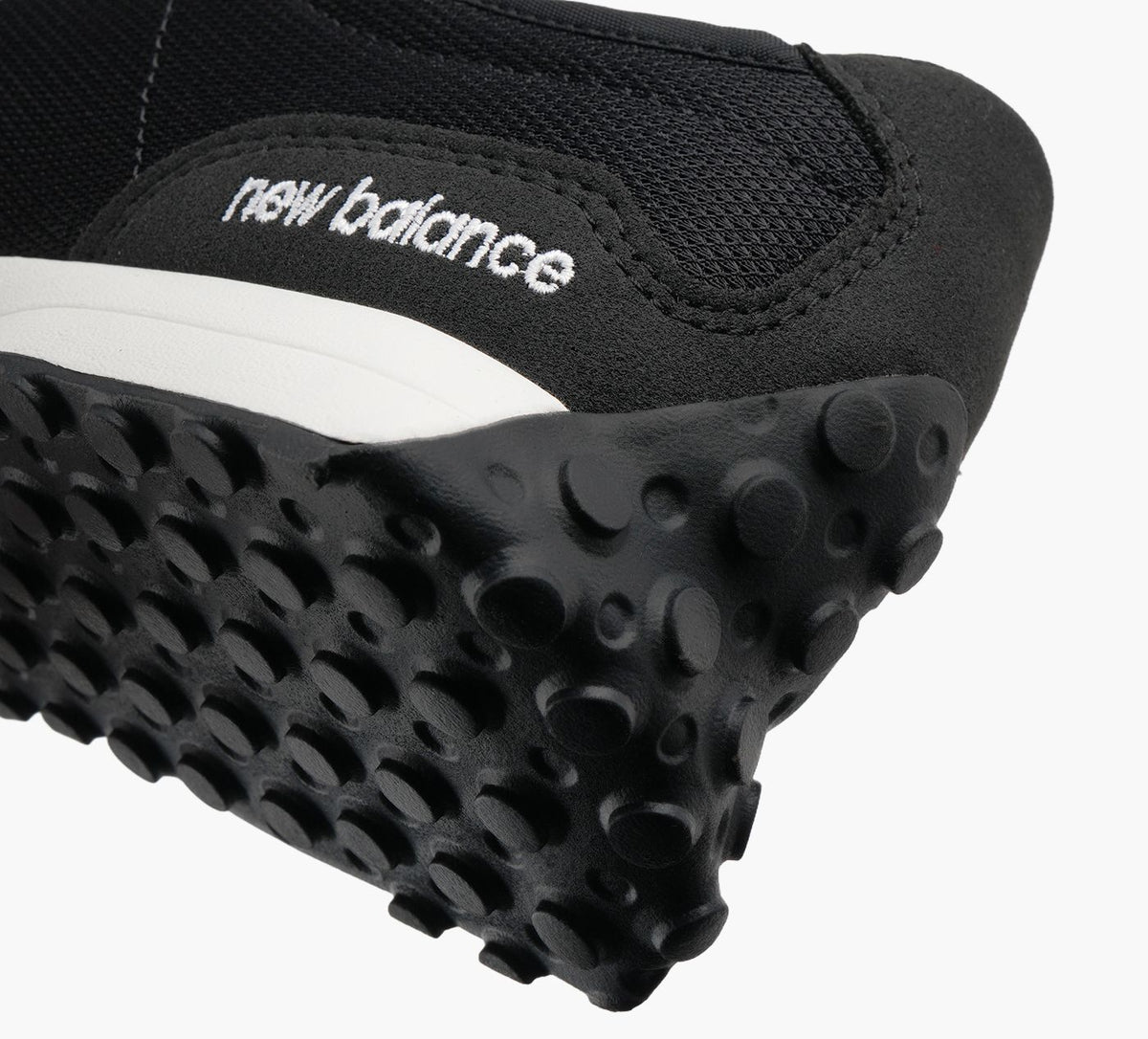 NEW BALANCE 327 en NOIR vue 1b