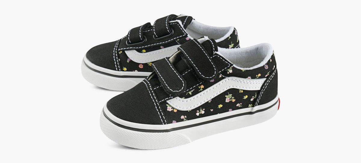 VANS OLDSKOOLV in BLACK view 4