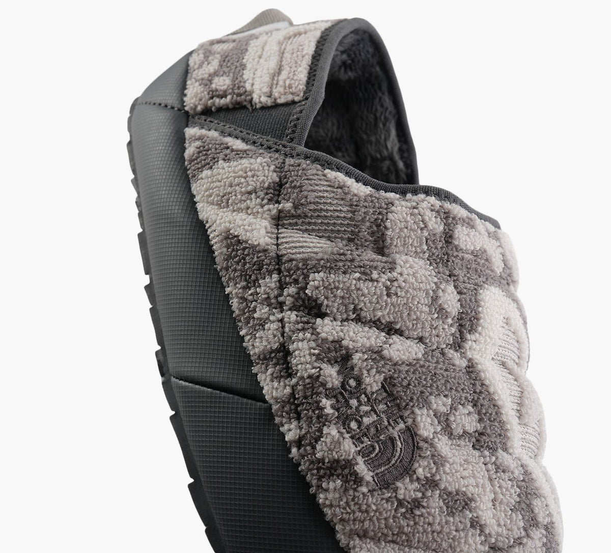 THE NORTH FACE THERMOBALLTRACTIONMULEKNIT in GREY view 1b