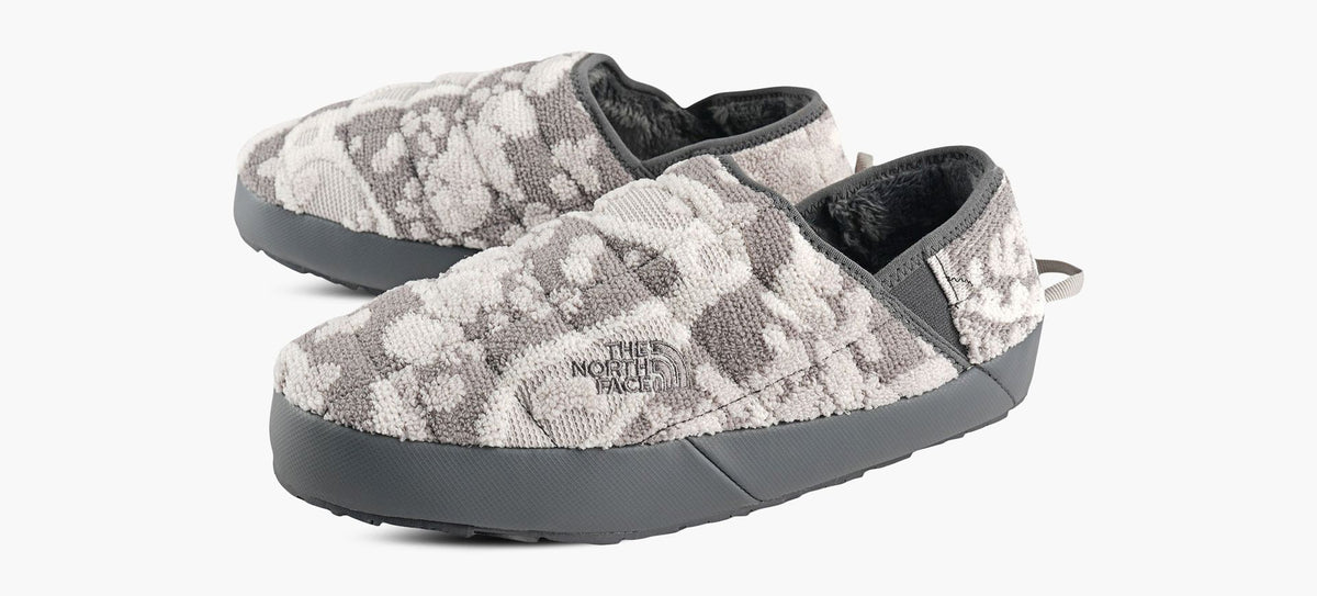 THE NORTH FACE THERMOBALLTRACTIONMULEKNIT in GREY view 4