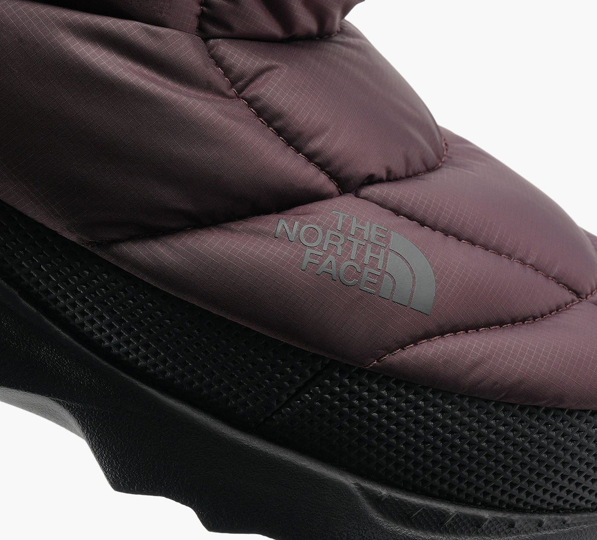 THE NORTH FACE NUPTSETRACTIONCHUKKA in BURGUNDY view 1b