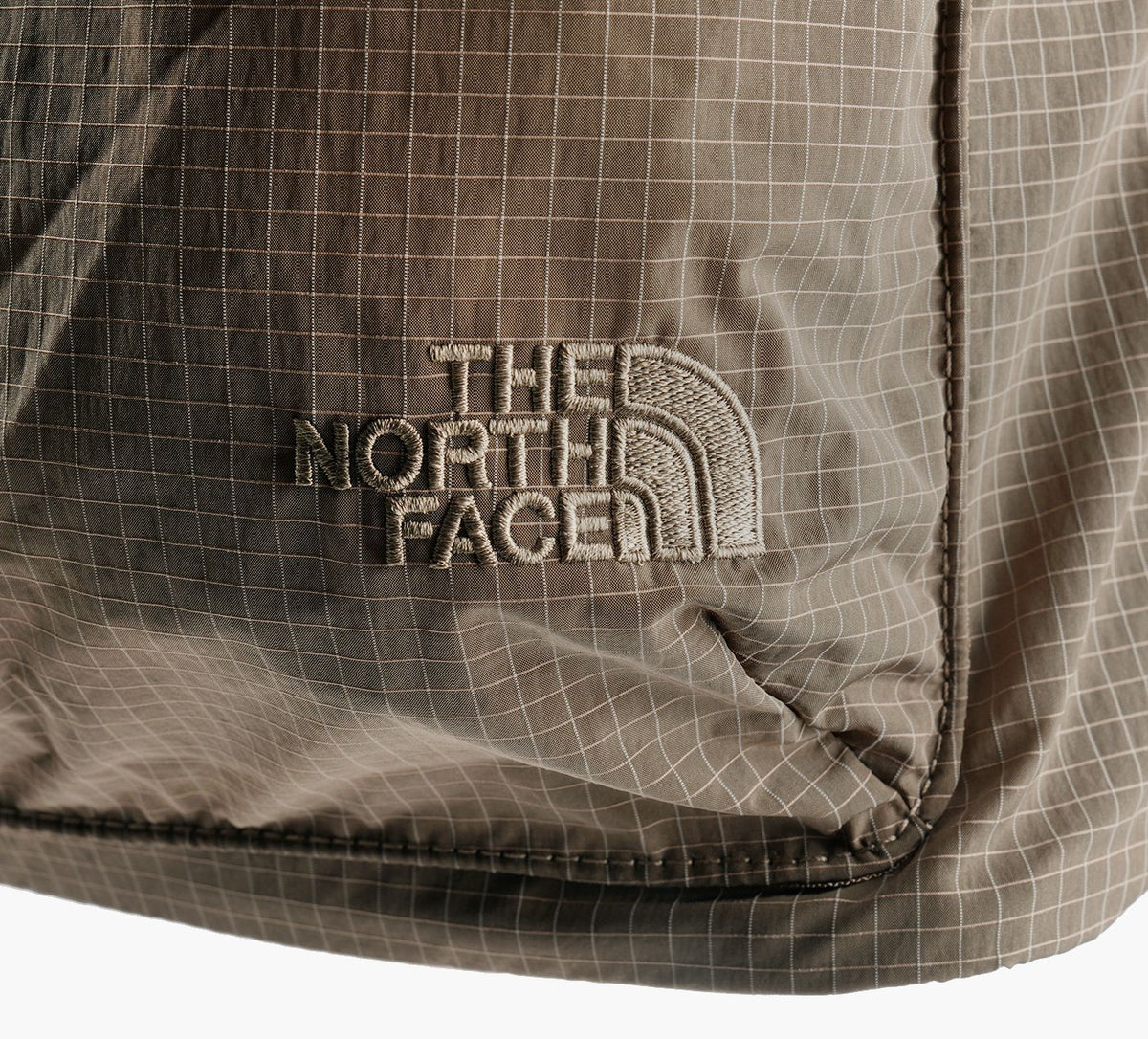 THE NORTH FACE NEVERSTOPTOTE in TAUPE view 6