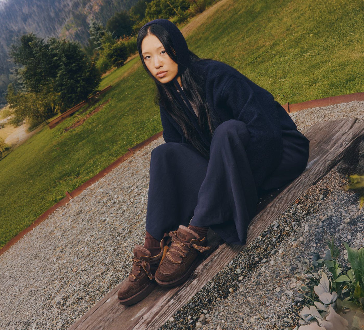 UGG LOWMEL in BROWN view 1a