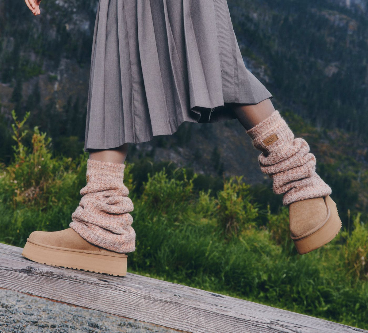 UGG CLASSICMINIDIPPERLEGWARMER in BRONZE view 1a
