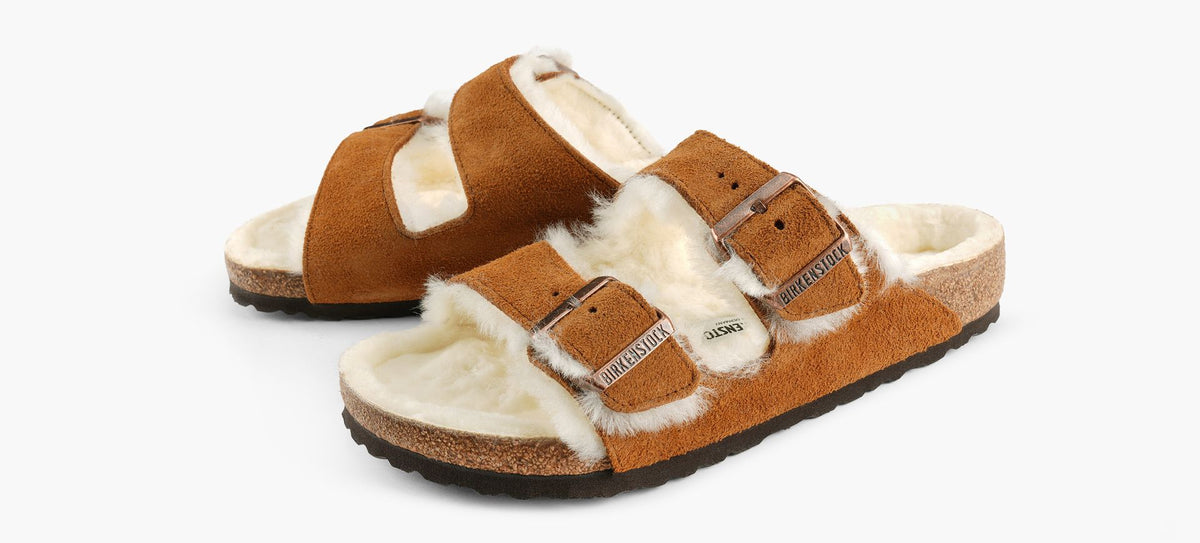 BIRKENSTOCK ARIZONAENPEAURETOURNE en TAN vue 4