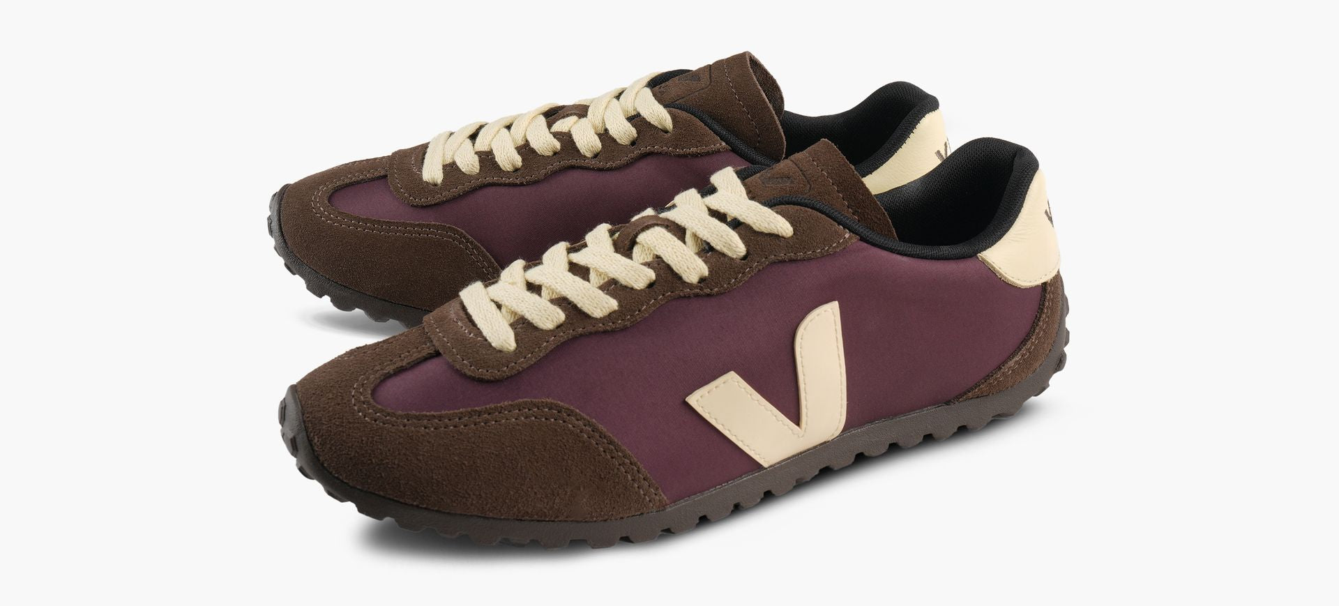 VEJA GT in BURGUNDY view 4