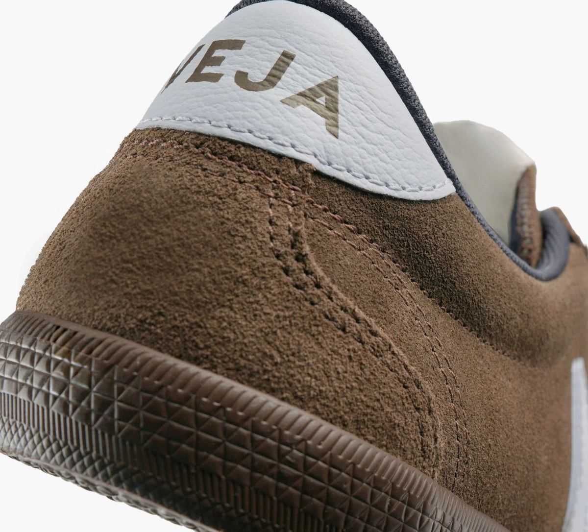 VEJA VOLLEY in BROWN view 7