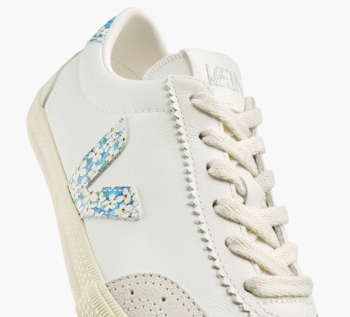 VEJA VOLLEY en BLANC vue 1b