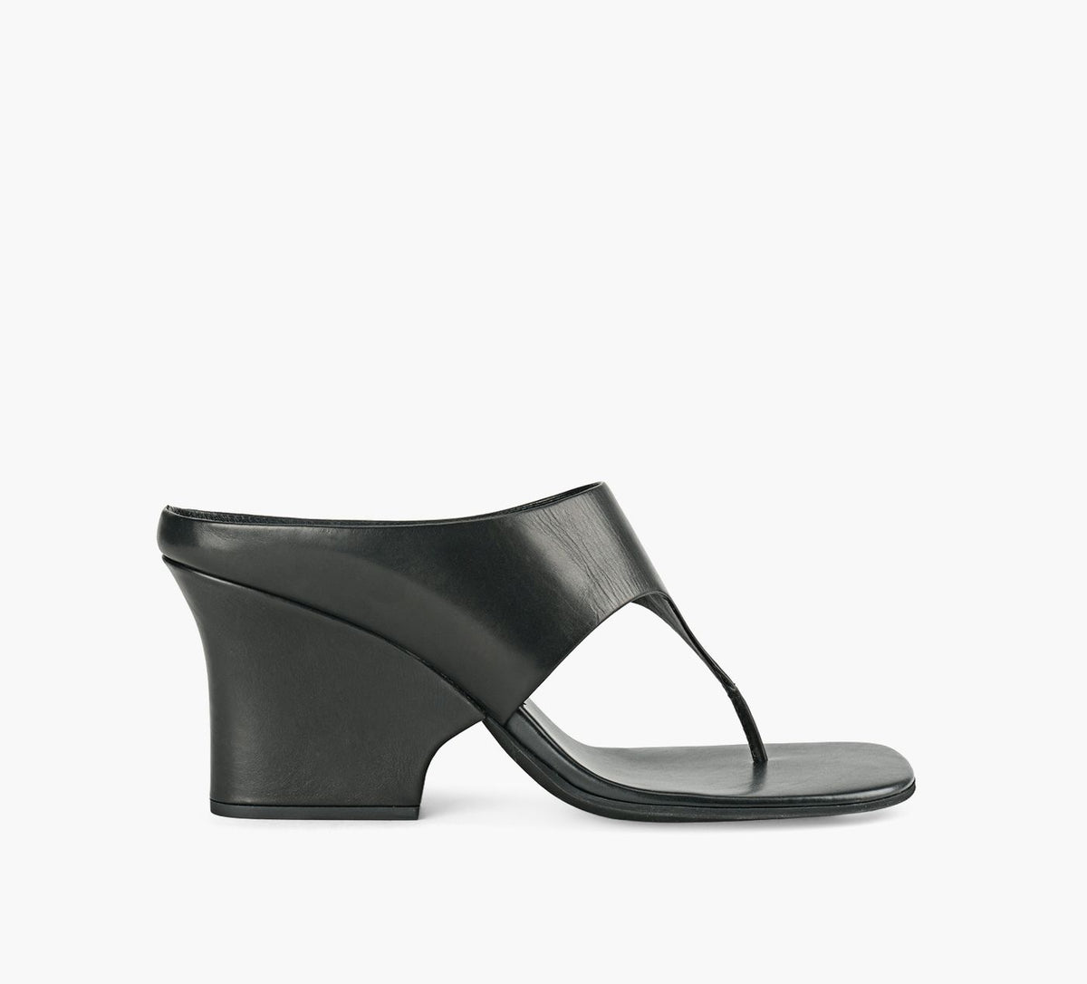 ROWENN FYNN in BLACK
