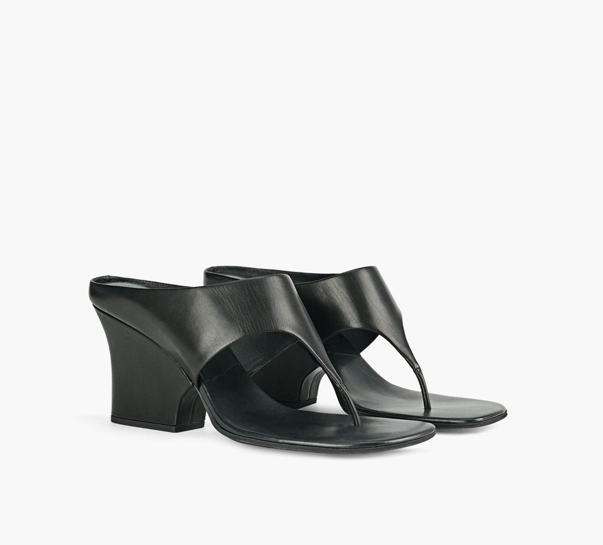 ROWENN FYNN in BLACK view 2