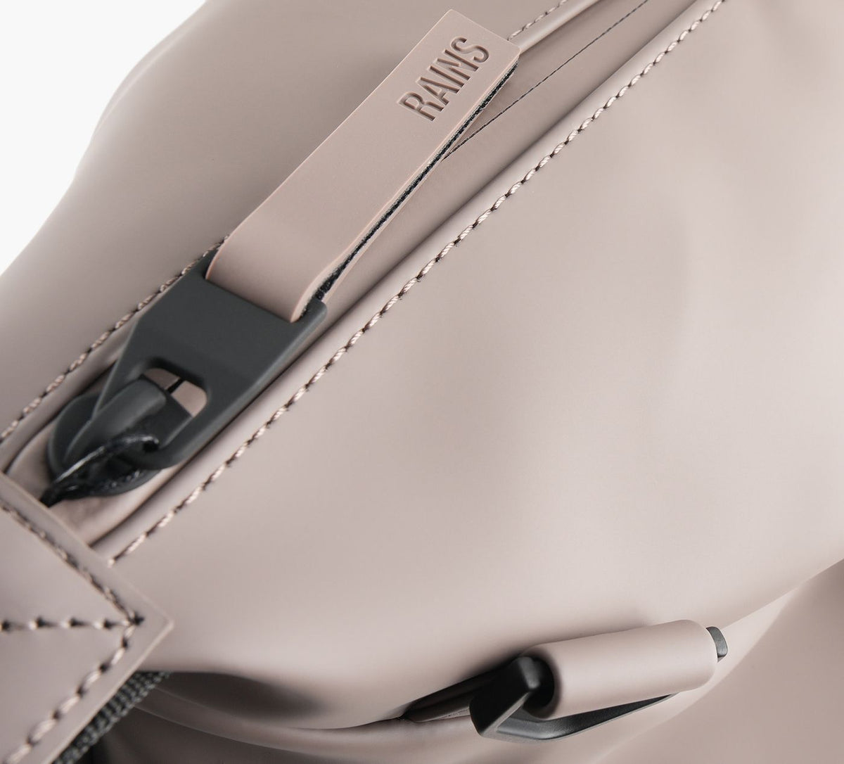 RAINS HILOWEEKENDBAG in TAUPE view 4