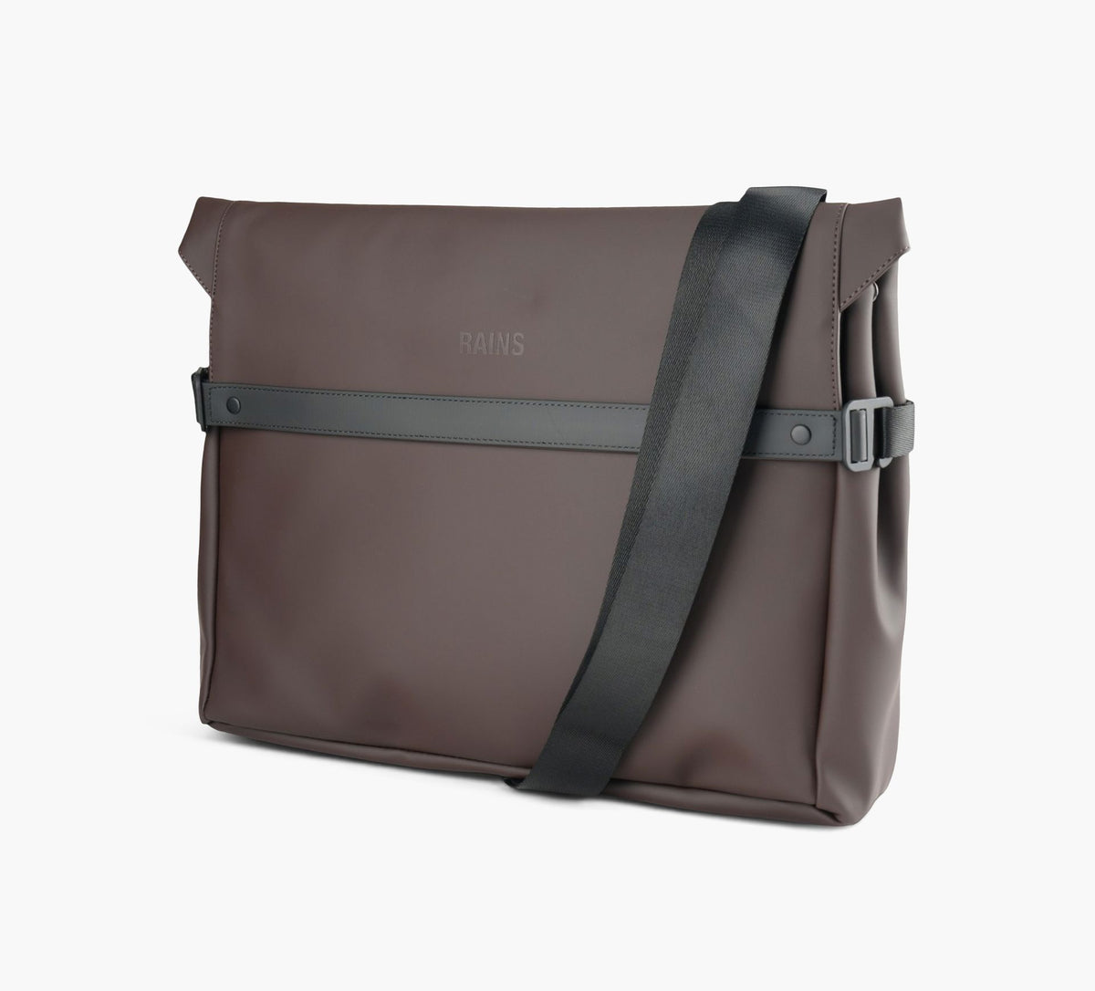 RAINS OTGMESSENGERBAG in BROWN view 2