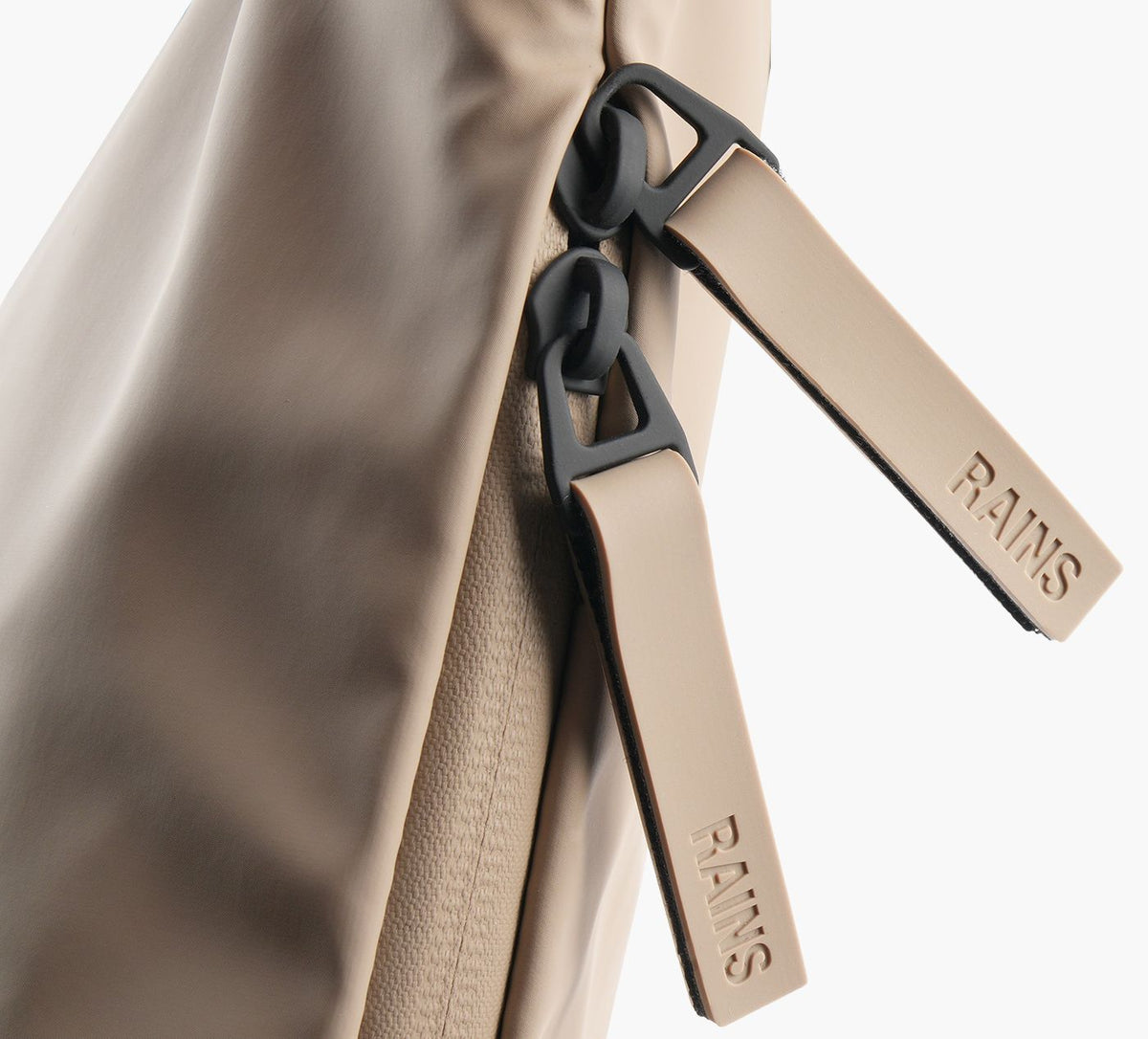 RAINS DASHBUMBAG in BEIGE view 3