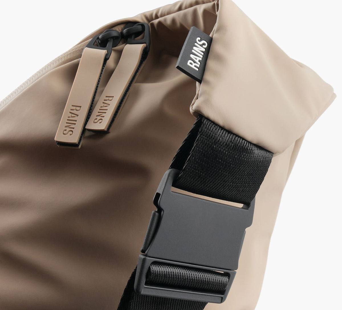 RAINS DASHBUMBAG in BEIGE view 4
