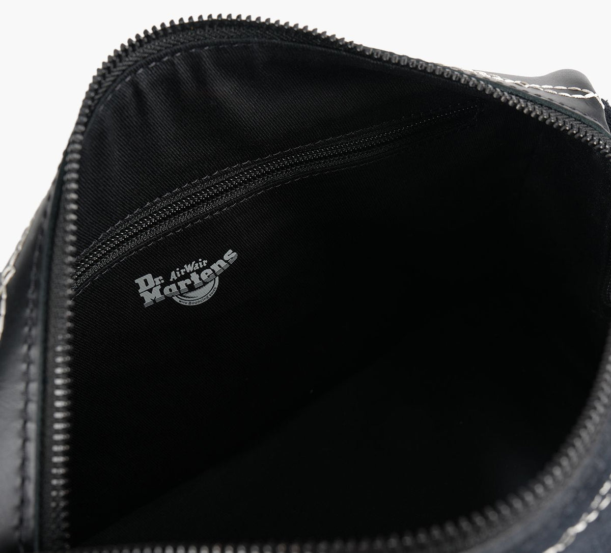 DR. MARTENS TOPHANDLEDESERTRODEOBAG in BLACK view 3