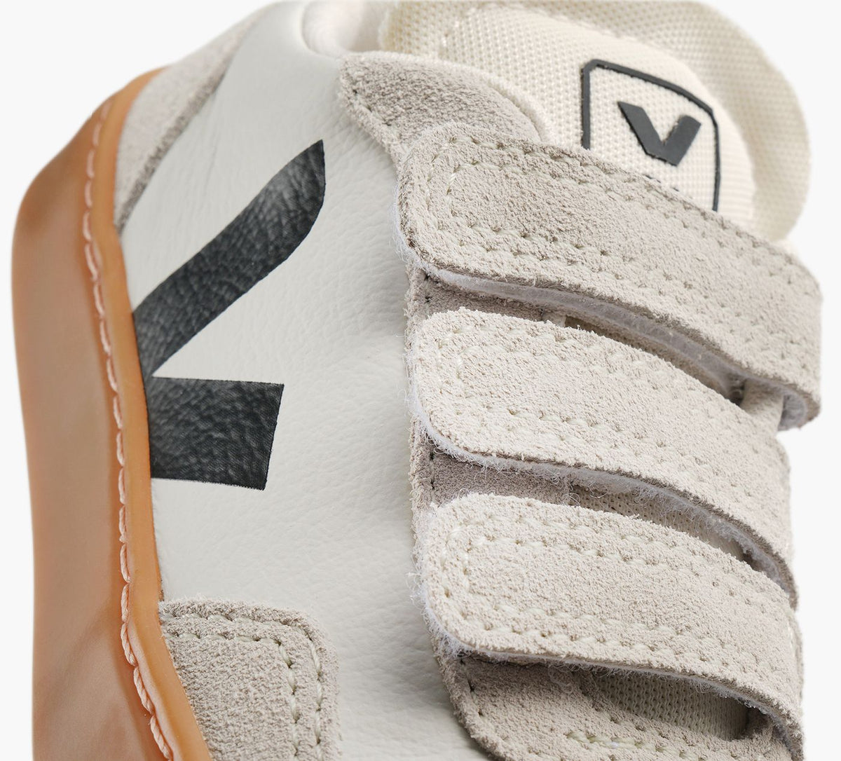 VEJA SMALLV90 in WHITE view 1b
