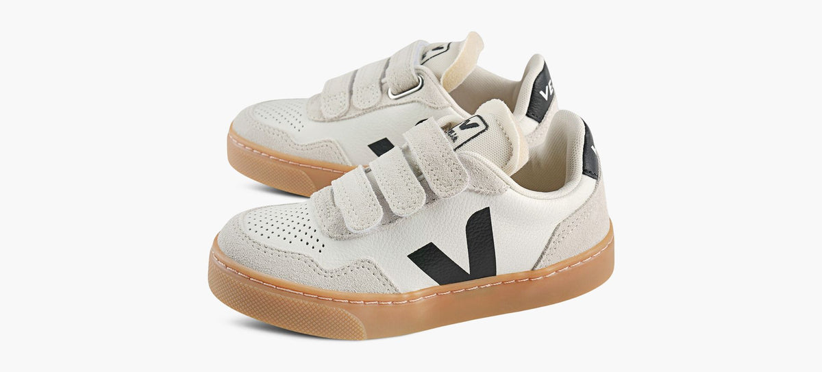 VEJA SMALLV90 in WHITE view 4