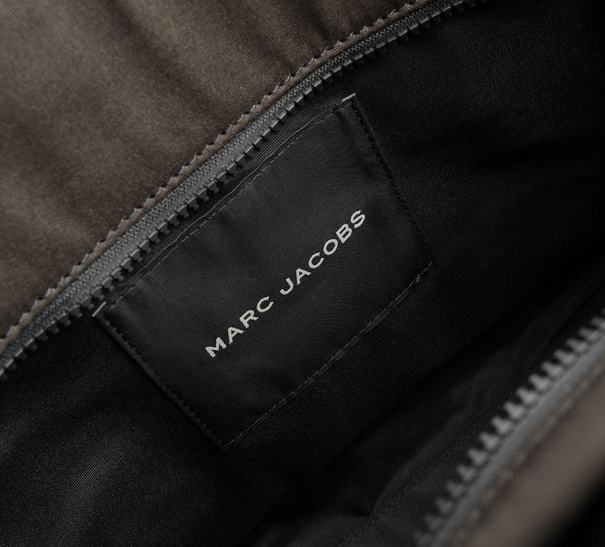MARC JACOBS FOURRETOUTTHEMEDIUMTOTE en NOIR vue 3