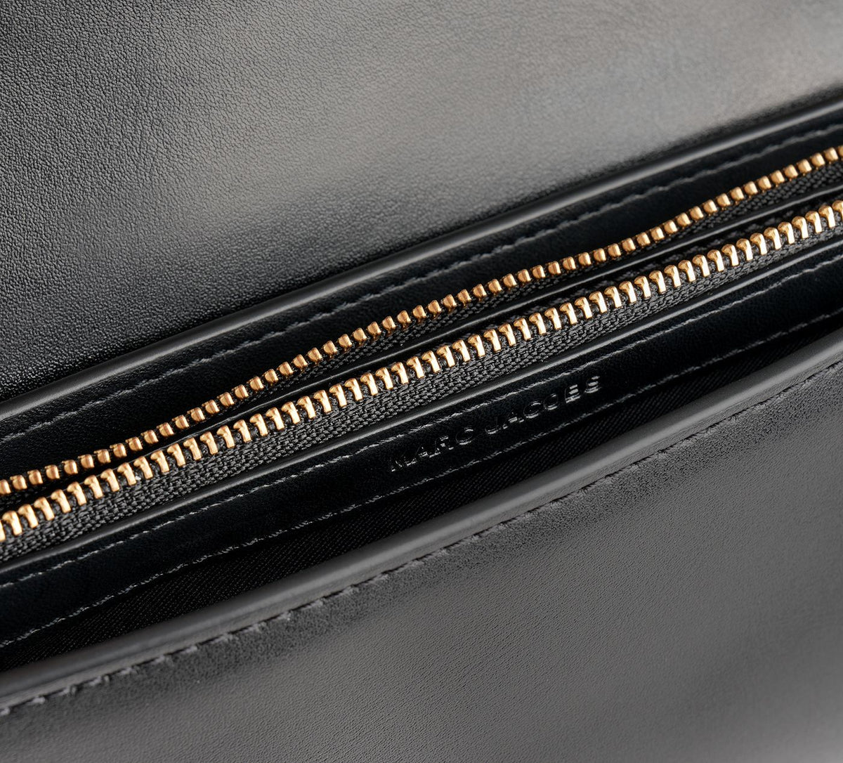 MARC JACOBS THEWALLETONCHAIN in BLACK view 3
