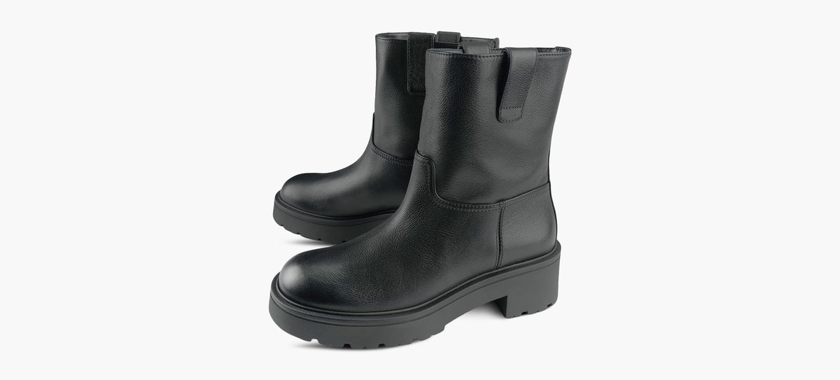 STUART WEITZMAN RENBOOTIE in BLACK view 4