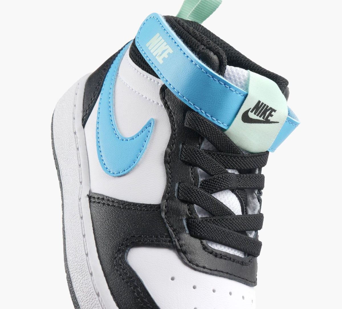 NIKE BASKETCOURTBOROUGHMID2 en BLANC vue 1b