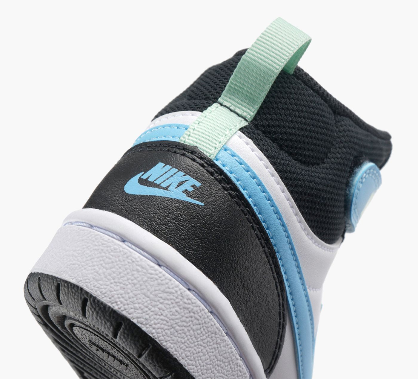 NIKE BASKETCOURTBOROUGHMID2 en BLANC vue 7
