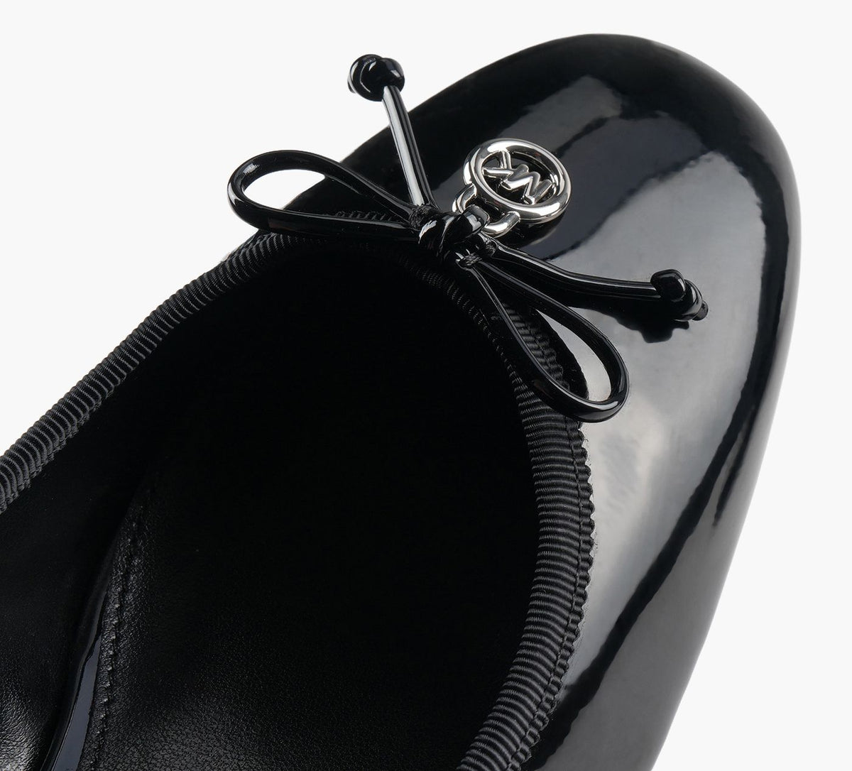 MICHAEL KORS PIPERFLEXMIDPUMP in BLACK view 1b