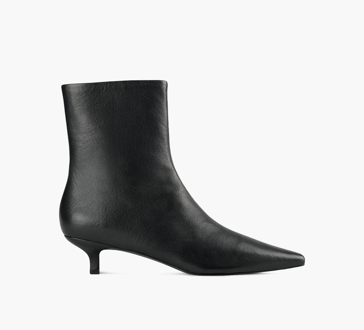 ROWENN BRYN in BLACK