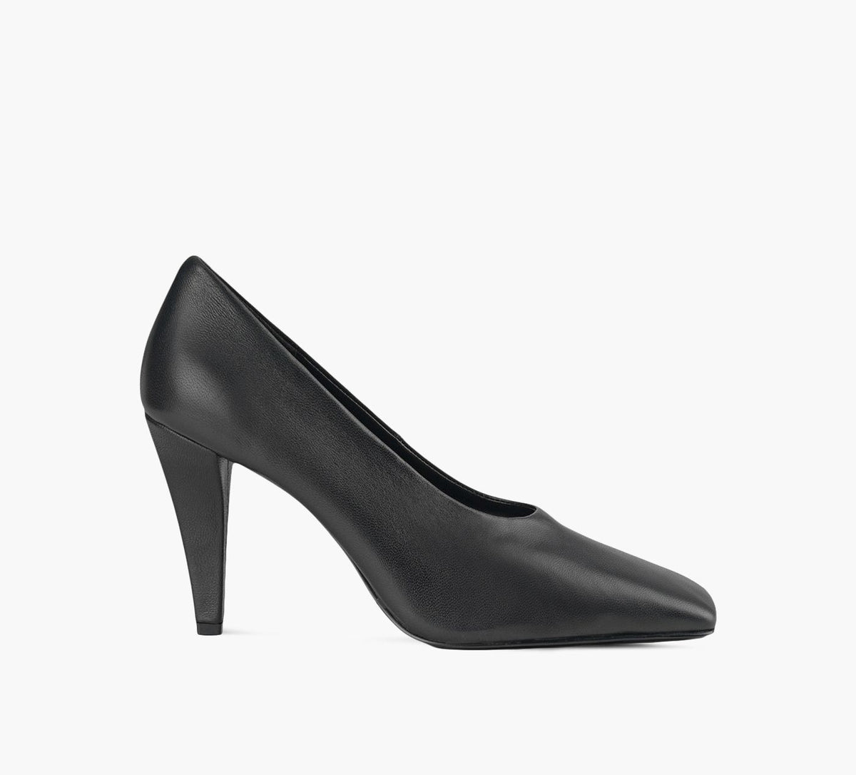 ROWENN SOVA in BLACK